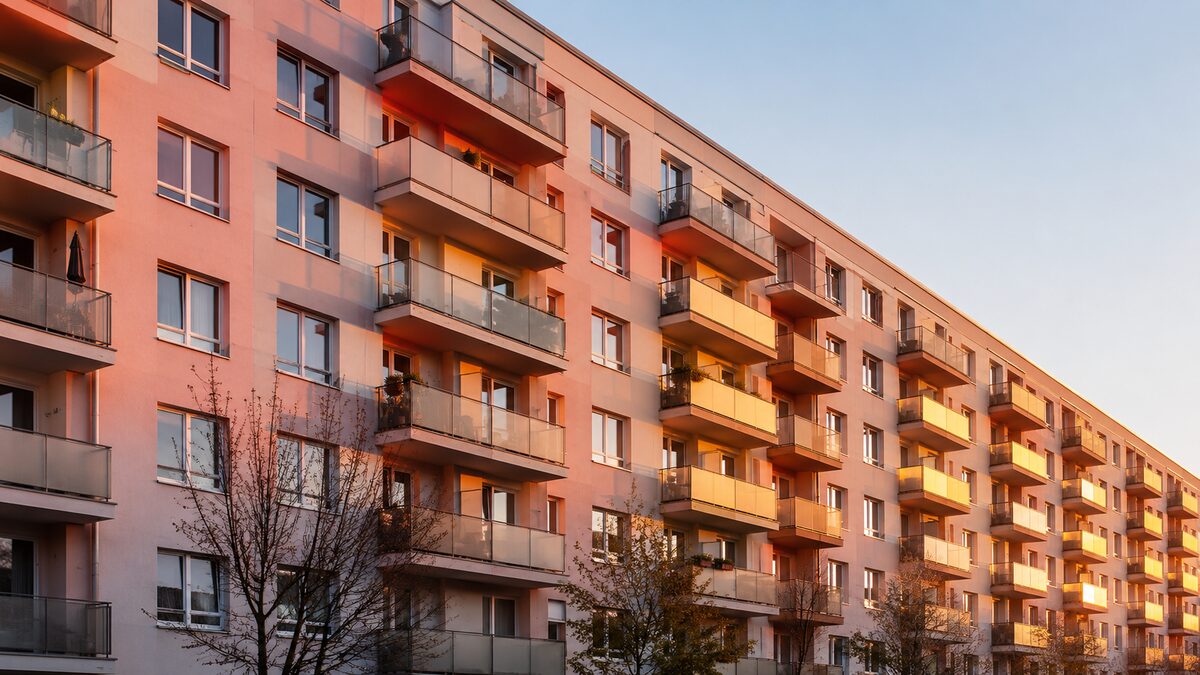 Wohngebäude Hauptstraße 42 im Abendlicht